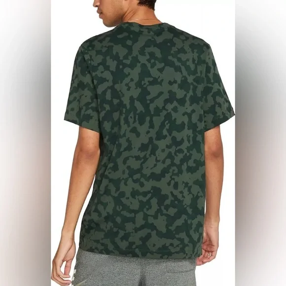 NWOT Nike T-Shirt - Picture 3 of 6